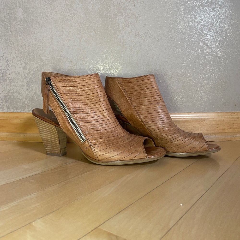 Paul Green Cayanne Leather Peep Toe Sandal. Size 11 US.